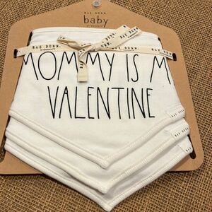 NWT Rae Dunn Valentine bibs